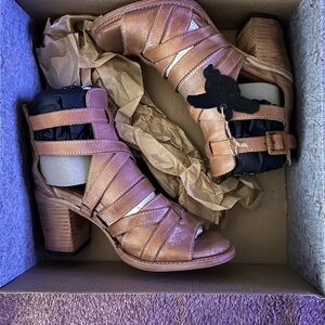 Freebird by Steven Claw in dusty rose size 9 BNIB